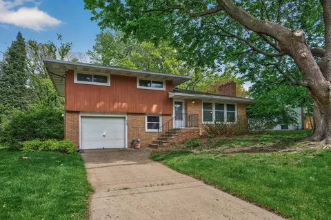 3104 Mildred Dr, Roseville, MN 55113