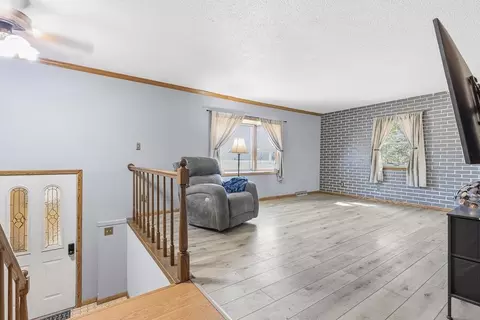 Living - 400 E Southview Dr, Marshall, MN 56258 photo 1 of 7