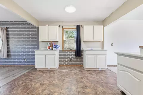 Kitchen - 400 E Southview Dr, Marshall, MN 56258 photo 4 of 4