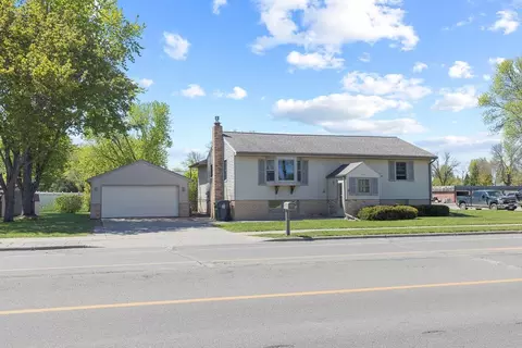 Exterior - 400 E Southview Dr, Marshall, MN 56258 photo 3 of 5