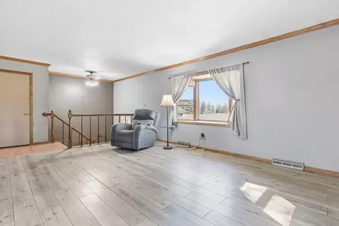 Living - 400 E Southview Dr, Marshall, MN 56258 photo 4 of 7