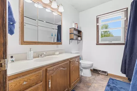 Bath - 400 E Southview Dr, Marshall, MN 56258 photo 1 of 3