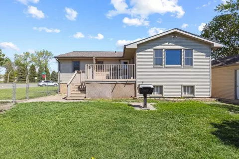 Exterior - 400 E Southview Dr, Marshall, MN 56258 photo 2 of 5