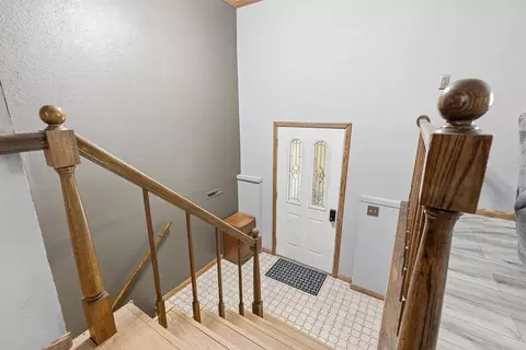Entry Way - 400 E Southview Dr, Marshall, MN 56258 photo 3 of 4