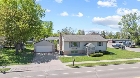 400 E Southview Dr, Marshall, MN 56258