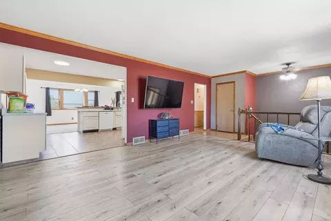 Living - 400 E Southview Dr, Marshall, MN 56258 photo 3 of 7
