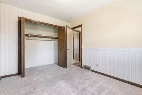 Bedroom - 400 E Southview Dr, Marshall, MN 56258 photo 3 of 6