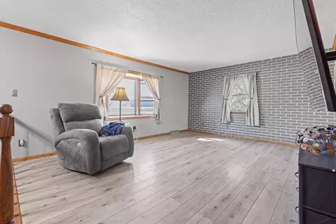 Living - 400 E Southview Dr, Marshall, MN 56258 photo 2 of 7