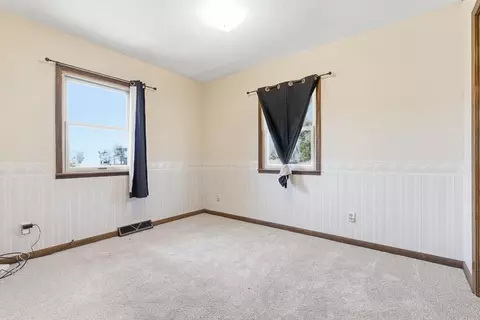 Bedroom - 400 E Southview Dr, Marshall, MN 56258 photo 2 of 6