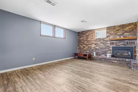 Living - 400 E Southview Dr, Marshall, MN 56258 photo 5 of 7