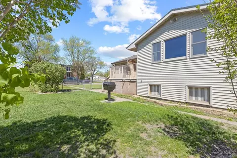 Exterior - 400 E Southview Dr, Marshall, MN 56258 photo 4 of 5