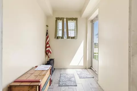 Entry Way - 400 E Southview Dr, Marshall, MN 56258 photo 1 of 4