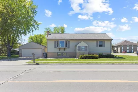Exterior - 400 E Southview Dr, Marshall, MN 56258 photo 1 of 5