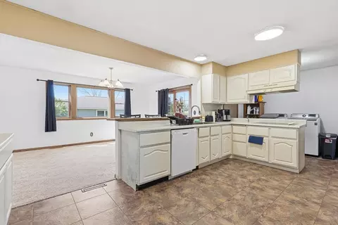 Kitchen - 400 E Southview Dr, Marshall, MN 56258 photo 1 of 4