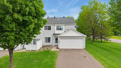 330 Leeward Trl, Woodbury, MN 55129