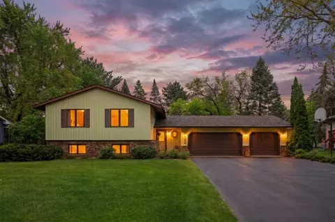 654 Tanglewood Dr, Shoreview, MN 55126