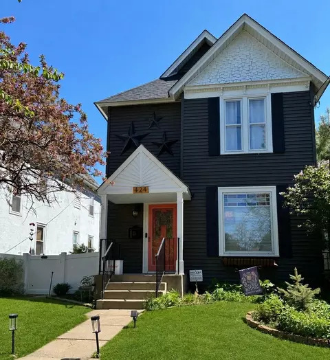 424 8th Ave NE, Minneapolis, MN 55413