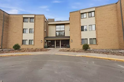 11160 Anderson Lakes Pkwy #115, Eden Prairie, MN 55344
