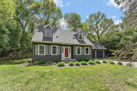 9888 Oak Shore Dr, Lakeville, MN 55044