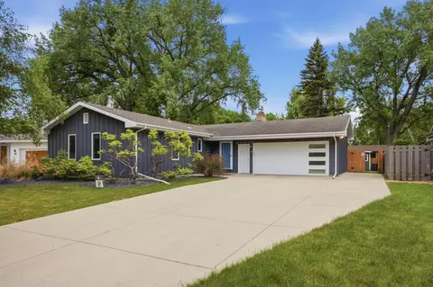 2486 W Country Club Dr S, Fargo, ND 58103