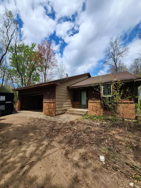 21391 Rum River Dr, Oak Grove, MN 55303