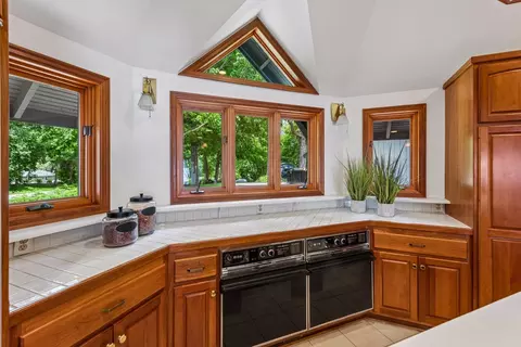 Kitchen - 5573 Bartlett Blvd, Mound, MN 55364 photo 3 of 3