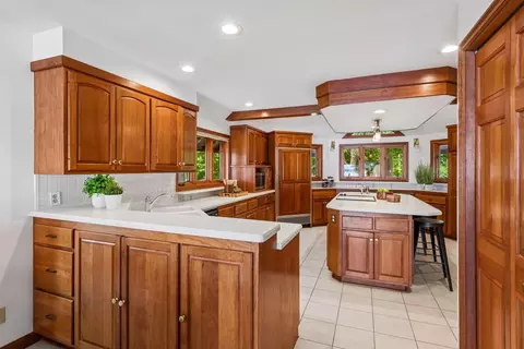 Kitchen - 5573 Bartlett Blvd, Mound, MN 55364 photo 2 of 3