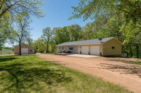 37285 161st Ave, Montgomery, MN 56069