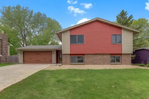 2566 Cochrane Dr, Woodbury, MN 55125