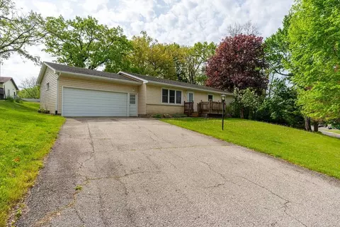 649 Oakwood Dr, Durand, WI 54736