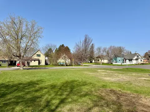 415 W 2nd Ave, Keewatin, MN 55753