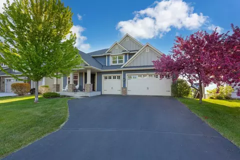 8821 Reflections Rd, Chanhassen, MN 55317