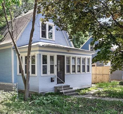242 Penn Ave N, Minneapolis, MN 55405