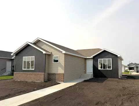2575 Golden Ln S, Fargo, ND 58104