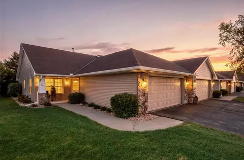 74 Crown Pointe Curv, Hudson, WI 54016