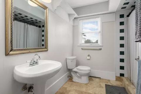 Bath - 1459 Rainbow Ave, Maple Plain, MN 55359 photo 1 of 5