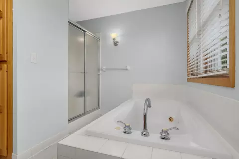 Bath - 1459 Rainbow Ave, Maple Plain, MN 55359 photo 3 of 5