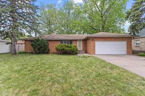 2085 Hamline Ave N, Roseville, MN 55113