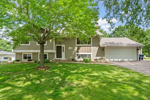 14221 11th Ave S, Burnsville, MN 55337