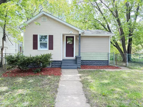 1002 Burgess St, Saint Paul, MN 55103