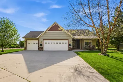 1411 Karnis Dr NW, Alexandria, MN 56308