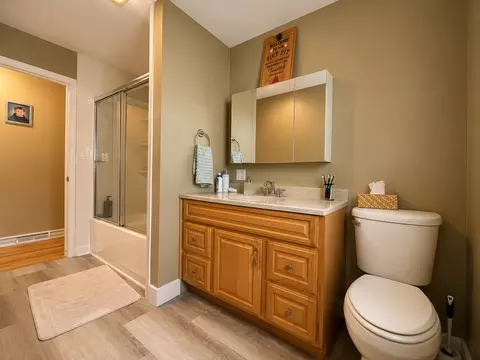 Bath - 1035 Balsam Ave, La Crescent, MN 55947 photo 1 of 2
