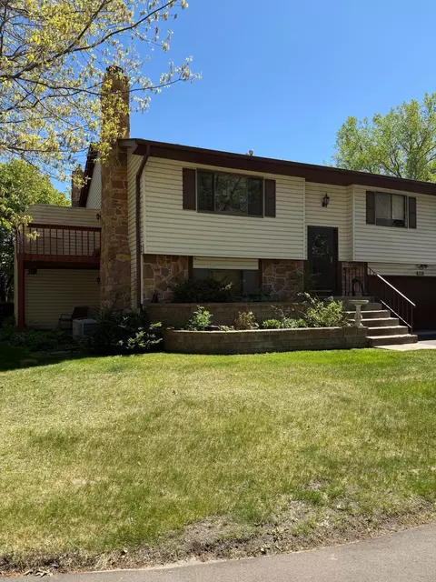 850 Martha Lake Ct, Shoreview, MN 55126