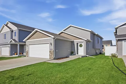 2742 Divide St W, West Fargo, ND 58078