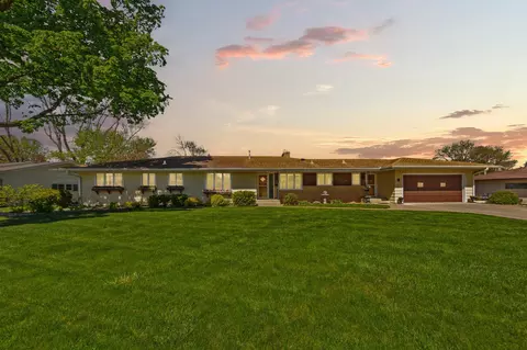 808 Hillcrest Dr, Montgomery, MN 56069