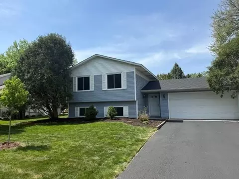 10276 Winter Pl, Eden Prairie, MN 55347