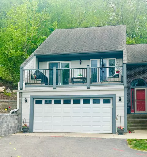 421 E Lake St, Waconia, MN 55387