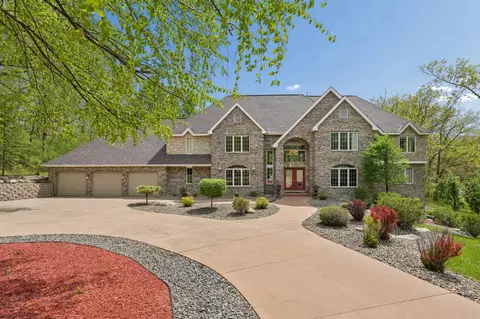 18751 Knollwood Cir, Lakeville, MN 55044