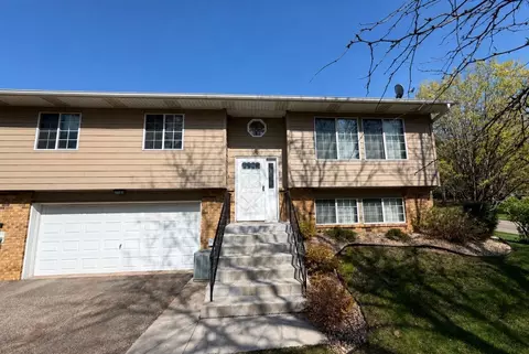 2301 Mailand Rd E, Maplewood, MN 55119