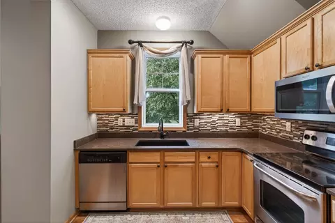 Kitchen - 13493 Brick Path, Rosemount, MN 55068 photo 2 of 3